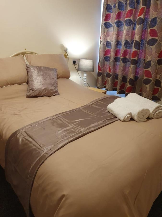 2 Bedroom Ff Apartment *